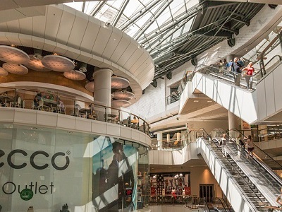 La importancia de la limpieza en centros comerciales