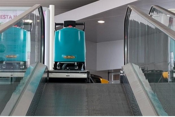 limpieza de escaleras mecanicas