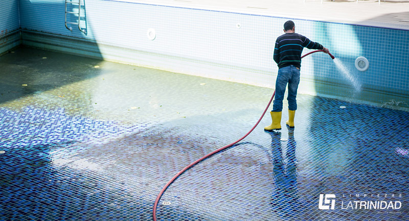 limpieza y desinfección de piscinas