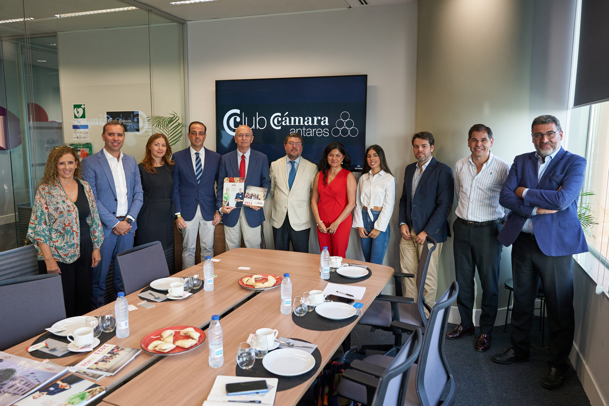 Macarena Blasco de FUNDACIÓN GERÓN, Dario Gonzalez de INDAERO, Sandra Jimenez de XTRARED, Miguel Ángel Ballesteros de GM Technology, Luis Miguel Pons del Club Cámara Antares, Jose Juan Bocarando de ENDESA, Sonia Arias de EBV Consulting & Learning, Cecilia Romero de Ecoterrae, Silvio Contreras de MASVERDE, y Javier Trinidad de LIMPIEZAS LA TRINIDAD.